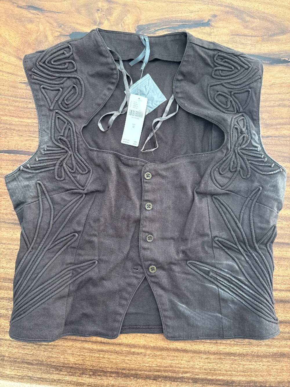 Sculpted vest top